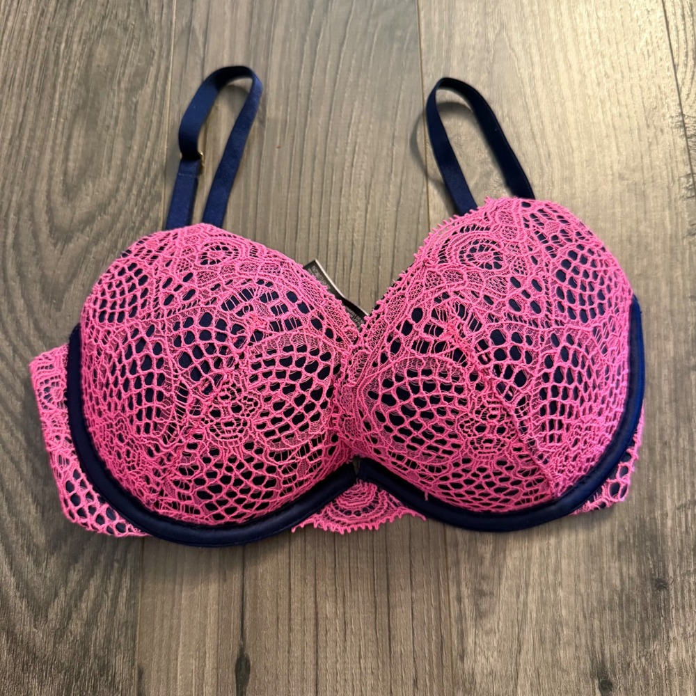Victorias Secret Very Sexy Push-Up Bra 32C Pink Crochet Lace Navy Blue Underwire